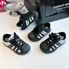 Zapatos de Skate para Niños 2026 Nuevo Otoño Zapatos Deportivos para Niños Suela Suave Antideslizantes Niños Medianos y Grandes Marca de Tendencia Zapatos de Entrenamiento Alemanes