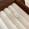 Anillo Abierto de Flor Plateada Lisa Estilo Coreano Dulce Elegante Ligera Lujo Temperamento Anillo para Dedo Índice Anillo Versátil para el Día a Día para Mujeres