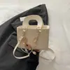 Bolsa Quadrada Pequena Bolsa de Ombro para Mulheres 2026 Verão Novo Estilo Simples para o Dia a Dia Bolsa de Mão Fashion Tendência Bolsa Transversal
