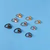 Venta al por mayor de fábrica con anillo cabeza de monje clavo para pezón accesorios de hardware para equipaje accesorios para funda de teléfono móvil cabeza de monje giratoria con letra D