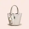 Bolso Canasta de Verduras Portátil con Patrón de Lichi 2026 Nuevo Estilo Simple Casual Cruzado para Mujer Bolso Cubo Portátil de Nicho