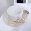 Sombrero de Moda con Malla y Lazo de Estilo Retro de Copa Plana para Mujer, Verano, Elegante, Versátil, con Temperamento, Fedora, Protección Solar, Sombrilla, Sombrero de Paja