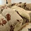 Nuevo Estilo Hepburn de Terciopelo de Leche Totalmente Mate Color Puro Felpa de Conejo Rex Estéreo Cama Sábanas de Cama Funda de Edredón Gruesa de Invierno de Cuatro Piezas