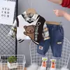 Conjunto de tres piezas de chaleco de punto a cuadros casual para niños, nuevo para primavera y otoño, traje casual infantil de manga larga con dibujos animados