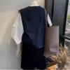 Nova coleção de outono: colete jeans curto, tamanho pequeno, estilo retrô, jaqueta sem mangas da moda