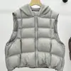 Colete de Penas Patchwork com Capuz de Tricô Moda Estilo Europeu Feminino 2026 Outono/Inverno Gilet Puffer Solto Jaqueta Tendência