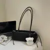Bolsa de Ombro e Bolsa de Braço Casuais Femininas Tendência e Estilosa para o Outono de 2025