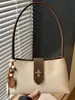 Bolso pequeño cuadrado de color sólido retro de alto valor para mujer, nuevo estilo de otoño 2026, bolso de mano de hombro moderno y elegante