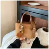 Bolso tipo cesta de cuero esmerilado vintage nuevo para mujer, bolso cruzado de diseño único, bolso de mano versátil para el día a día con un toque de alta gama