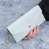 2026 Novo Modelo Carteira Longa Feminina Versátil de Cor Sólida com Múltiplos Porta-Cartões, Bolsa Clutch com Fecho de Botão, Bolsa de Celular Fashion, Carteira de Couro Macio