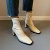 Versão em couro~Botas de tornozelo de salto alto retrô com bico quadrado francês para mulheres, salto grosso, zíper traseiro, botas de ajuste justo, nova coleção outono/inverno 2026