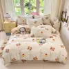 Juego de ropa de cama de cuatro piezas de algodón puro, grado A, seguro para bebés, con temática de dibujos animados, diseño fresco y sencillo con gasa de doble capa, adecuado para dormitorios de estudiantes