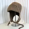Chapéu de Lã com Cadarço de Cor Sólida e Proteção para Orelhas Chapéu Voador Feminino Versátil Outono e Inverno Quente Chapéu Lei Feng para Mostrar o Rosto Tendência