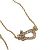Colar Fred Fivela Ferradura para Mulheres, Design de Nicho de Luxo Leve, Ouro V Ouro Rosa 18K com Diamantes, Corrente Torcida, Acessório de Outono e Inverno