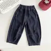 Vale do Vento 2026 Outono Novo Estilo Personalizado Tendência Cool Infantil Costura Contrastante Cor Original Calça Jeans Versátil Menino Primavera e Outono Calça Longa