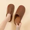 Nuevas Zapatillas Planas Vintage Otoño 2026 para Mujer, Silenciosas y Antideslizantes, para el Hogar y la Oficina, Media Zapatilla de Punta Cerrada para Hombre, Invierno