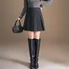 Saia plissada xadrez da moda para mulheres, novo estilo outono e inverno de 2026, cintura elástica, saia curta em linha A que afina, versátil e casual