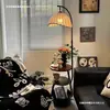 Luminária de chão estilo vintage para quarto, integrada com mesa de cabeceira, luminária de toranja para sala de estar, iluminação ambiente ao lado do sofá, luminária de pesca de ferro para mesa de centro