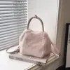 Exquisito Bolso de Mano de Felpa con Hombro Único Estilo Otoño 2026 para Mujer, Bolso con Colgante de Conejo de Moda Simple