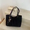 Bolsa Tote Americana Nicho Outono Inverno Fosca Feminina Grande Capacidade Retro Versátil para o Dia a Dia Meilade Ombro Único Subarmário