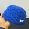 Chapéu de tricô quente de outono e inverno com logotipo de letra, gorro da moda e moderno, chapéu versátil unissex de novo estilo