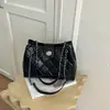 Bolsa de corrente transfronteiriça 2026 novo modelo de alta qualidade com padrão de diamante, bolsa de ombro, moderna e fashion, design único, bolsa de axila de nicho