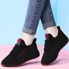 Zapatos de Tela Old Beijing Ligeros Transpirables Estilo Coreano Superficie de Malla para Baile Cuadrado de Mujeres Zapatos de Malla Primavera y Verano Tenis de Moda para Mamá