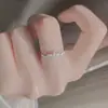 2026 Anillo de Lujo Ligero de Gama Alta para Nicho Estilo Fresco Versátil Ajustable Anillo para Dedo ins Retro Decoración Pesada