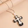 Collar de Cruz de Resina Estilo Oscuro Blanco y Negro Moda Europea y Americana Elegante Diseño Exagerado Único Collar para Mujer