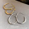 Gancho para oreja de círculo de circonita chapado en oro real de 18k modelo nuevo 2026 pendientes de aro metálicos de lujo ligero pendientes de alta gama para mujer