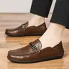 20138 zapatos de algodón para hombre, zapatos casuales de cuero, otoño, para conducir, zapatos planos, ligeros, talla grande, zapatos tipo haba perezosos británicos