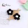 Bonita flor de hojaldre Hyun Ya Feng, flor de lana tejida a mano, accesorios de ropa, broche de flor de ganchillo, accesorios para equipaje