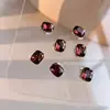 Joyería de Pedrería para Uñas 2025 Nuevo Modelo Pedrería de Aleación Deslumbrante Cristal de Colores Corazón Inclinado Pedrería Cuadrada Gruesa para Uñas Venta al por Mayor