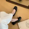 Zapatos planos de cuero rojo únicos para mujer, nuevo modelo de primavera 2026, zapatos de noche elegantes, mocasines cómodos de suela blanda para el día a día