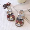 Novas Sandálias Casuais de Verão para Meninas com Decorações de Cereja, Sapatos de Princesa para Bebê, Sapatos para Crianças Pequenas com Solado Macio e Corações Vazados