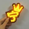 Hermanos modernos Liu Yuning deberían ayudar a la cabeza de la lámpara con diadema luminosa, lámpara de mano, vara fluorescente, broche, accesorios periféricos personalizados