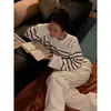 Pijama listrado de lã coral estilo preguiçoso feminino, plus size, forrado e espessado para aquecimento, adequado para usar em casa ou como roupa para sair, coleção de outono e inverno