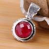 Artículos de fábrica de fuente plateada personal Collar de suéter de plata tailandesa Seiko Joyería de plata S925 para mujer Colgante de corindón rojo a cuadros