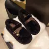 Sapatos Peludos de Lã de Cordeiro com Solado Grosso Feminino 2026 Novo Estilo Inverno Fivela Cor Maillard Com Pelúcia Quente Sapatos de Algodão para Gestantes