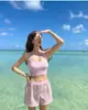 Traje de baño conservador de dos piezas coreano de color caramelo retro simple con tirante de hombro cruzado, cintura alta y que cubre el abdomen para mujeres con busto grande y pequeño
