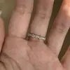 Anillo Nuevo de Encaje de Iris con Pequeños Diamantes de Imitación para Mujer, Estilo Vintage, Sensación de Alta Gama, Diseño de Nicho, Anillo de Dedo Abierto Ajustable
