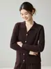 Um estilo sofisticado e elegante! Cardigã 100% caxemira para mulheres, com gola polo e tricô canelado, criando uma silhueta elegante e favorecedora