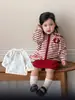 Conjunto de Roupa Super Fofo e Estiloso para Bebês Meninas - Primavera 2026: Conjunto de Três Peças com Jaqueta, Saia e Blusa Estilosa de Manga Longa para Meninas