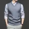 Chaleco de Punto con Cuello en V para Hombre Otoño Invierno Negocio Ajuste Delgado Sin Mangas Tejido Chaleco para Hombre Capa Base Suministro Directo de Fábrica