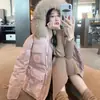 Parka Feminina Curta Engrossada para Frio Extremo de Inverno Dinamarquês com Gola Grande de Pelo, Estilo Workwear Rosa, Casaco de Algodão com Penas Versão Coreana para Mulheres