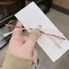 Gafas ultraligeras sin montura de titanio puro para mujer con lentes graduadas, protección contra la luz azul, realzan la belleza natural.