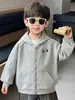 Jaqueta de Outono para Meninos 2026 Novo Estilo Coreano Moletom com Capuz para Crianças Pequenas Saco de Bebê Primavera e Outono Casual Moletom de Tricô