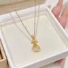 Nova corrente de clavícula de luxo estilo coreano, colar versátil da moda em aço titânio para mulheres, pingente clássico simples de zircônia, acessório versátil