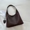 Bolsa de Ombro Única com Textura Trançada Nova para o Verão de 2026 Moda para o Dia a Dia Bolsa de Axila Bolsa Tote Simples Bolsa de Mão de Alto Valor