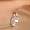 Anillo Cuadrado de Plata S925 Vintage Incrustado con Ágata Roja del Sur, Anillo de Nicho Versátil Único y de Moda